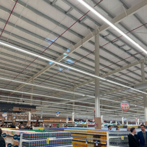 Luminarias colgantes lineales led de aluminio -Centro Comercial Coto en Nordelta